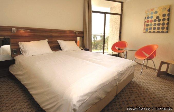 Leonardo Inn Hotel Dead Sea Ейн Бокек Стая снимка